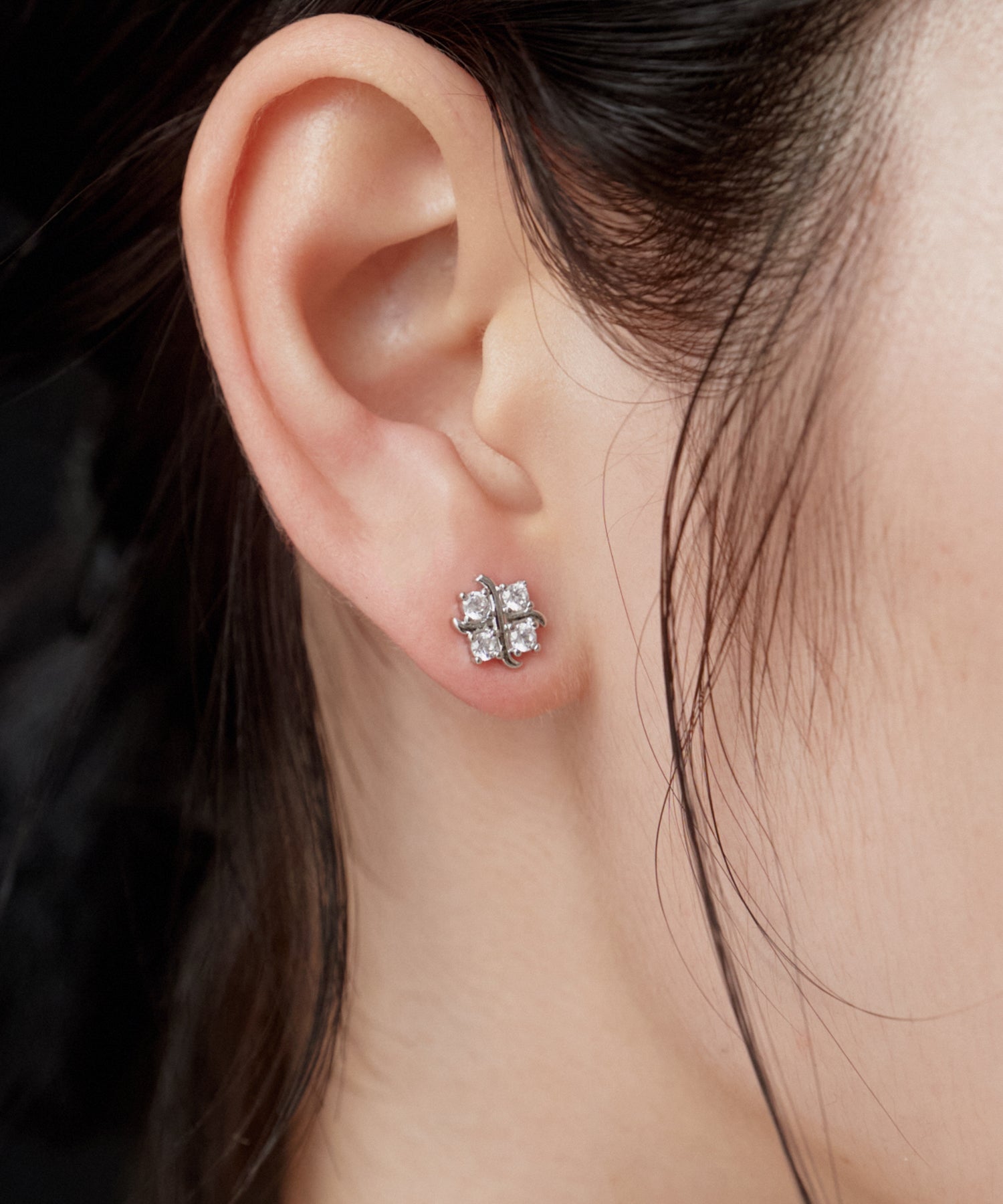 Cross CZ Pierce | 大人のための毎日使えるピアス通販ショップ