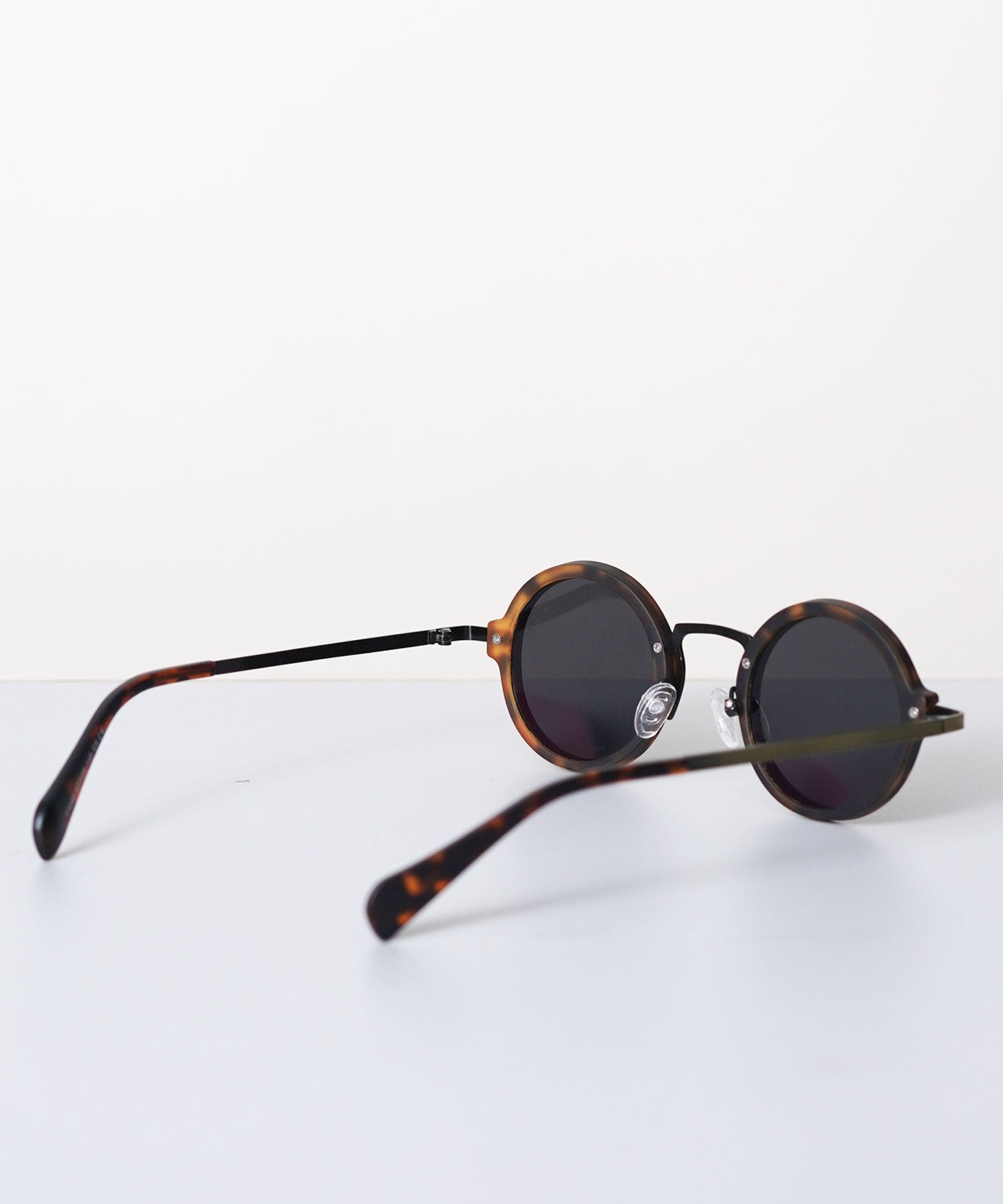 ブラック ラウンド サングラス Adams】デザインラウンドサングラス | 毎日使える大人のサングラス通販