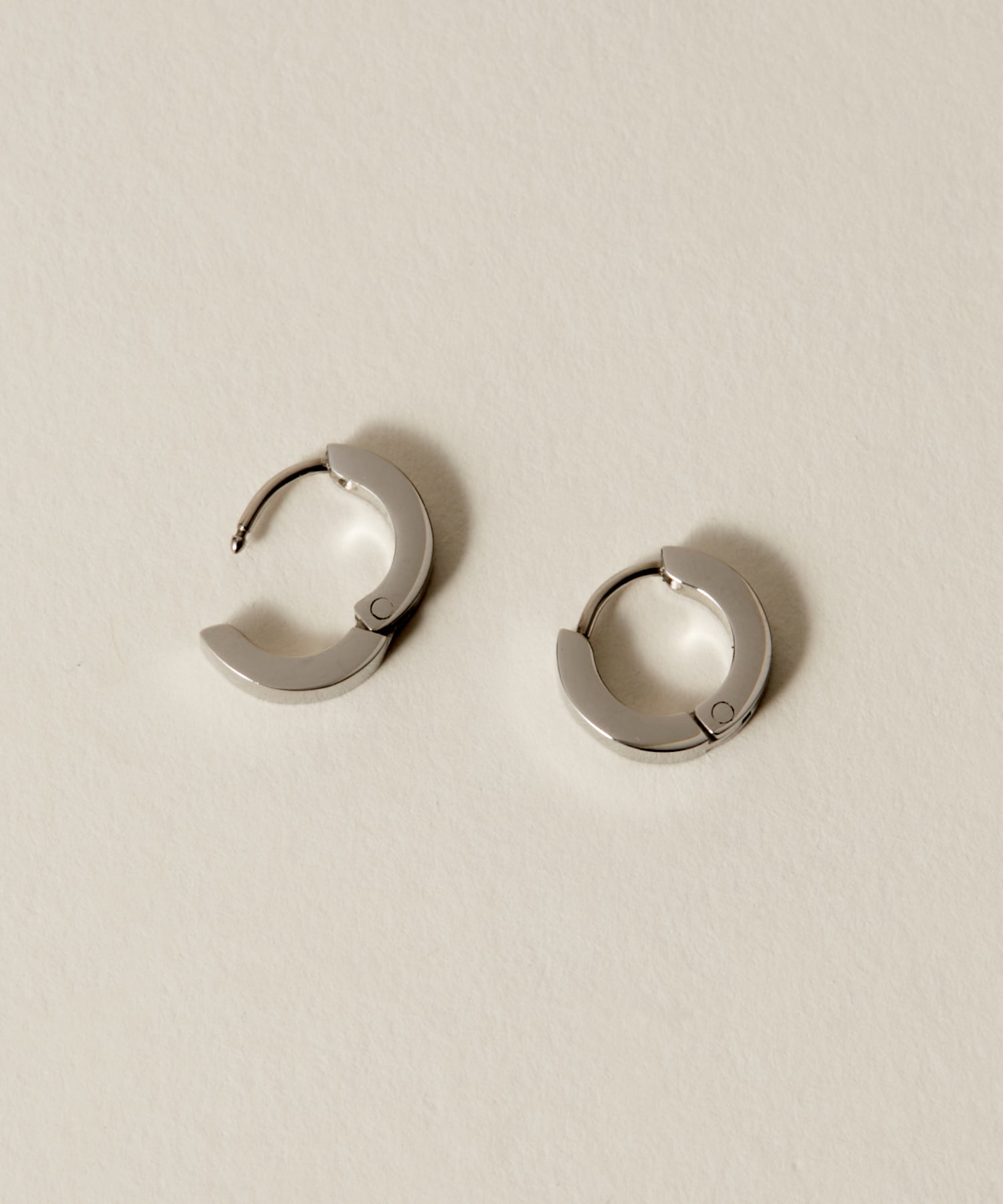 Hinged Mini Hoop Pierce［Stainless］ | 大人のメンズピアス通販
