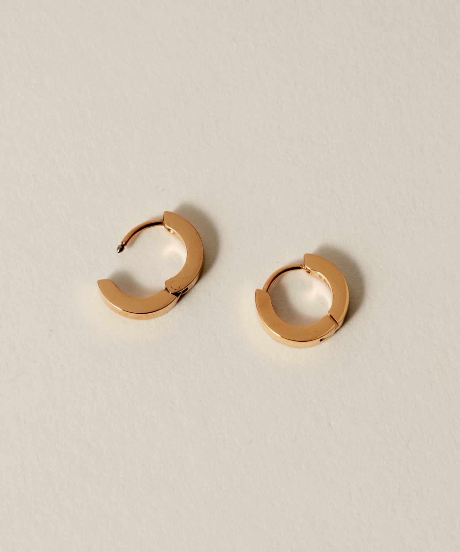 NASTOYS Mid-Century PIERCE (SMALL)ピアス Hinged Mini Hoop Pierce［Stainless］ | 大人のメンズピアス通販