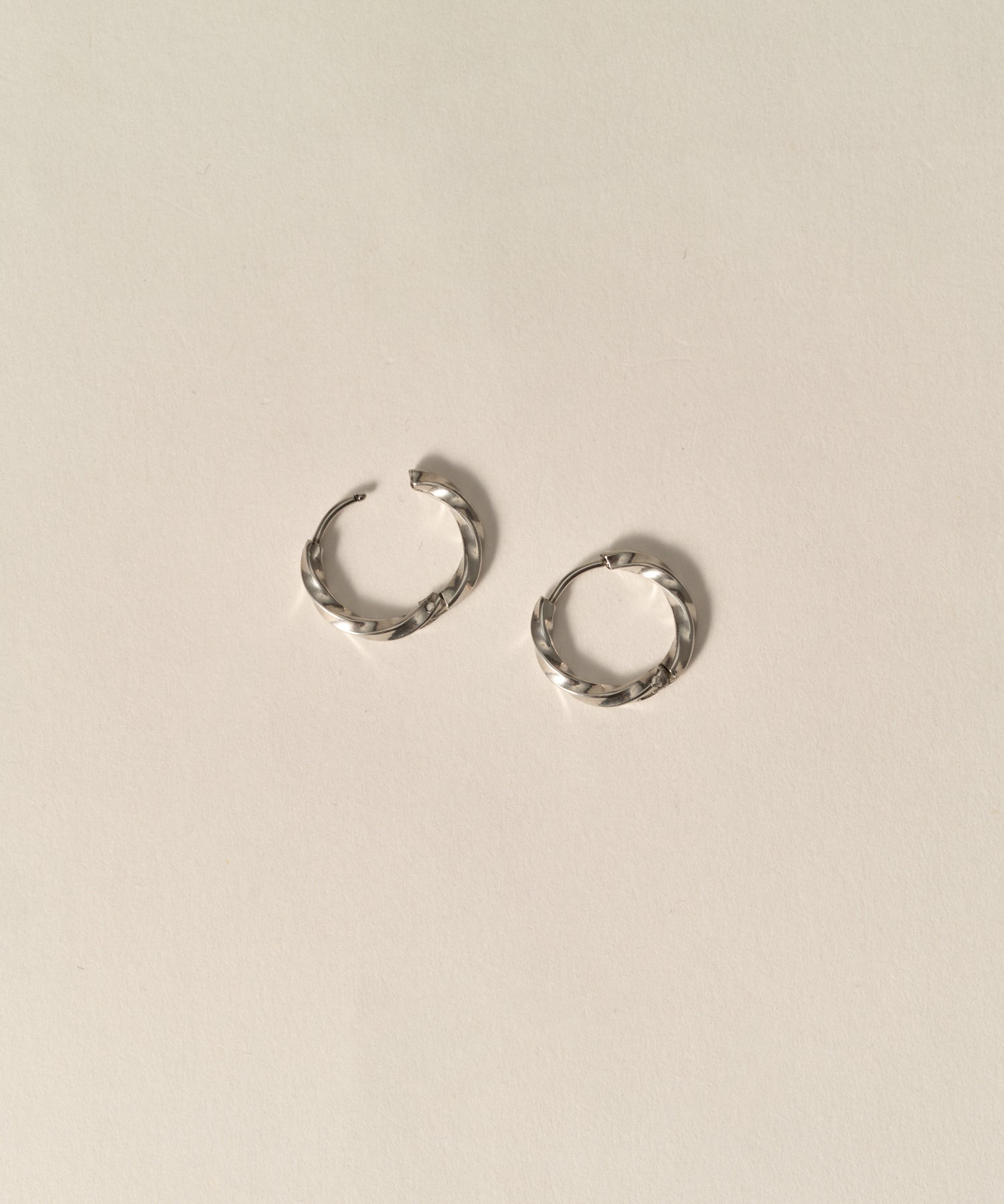 Hinged Twist Hoop Pierce［Stainless］ | novice（ノーヴィス）公式