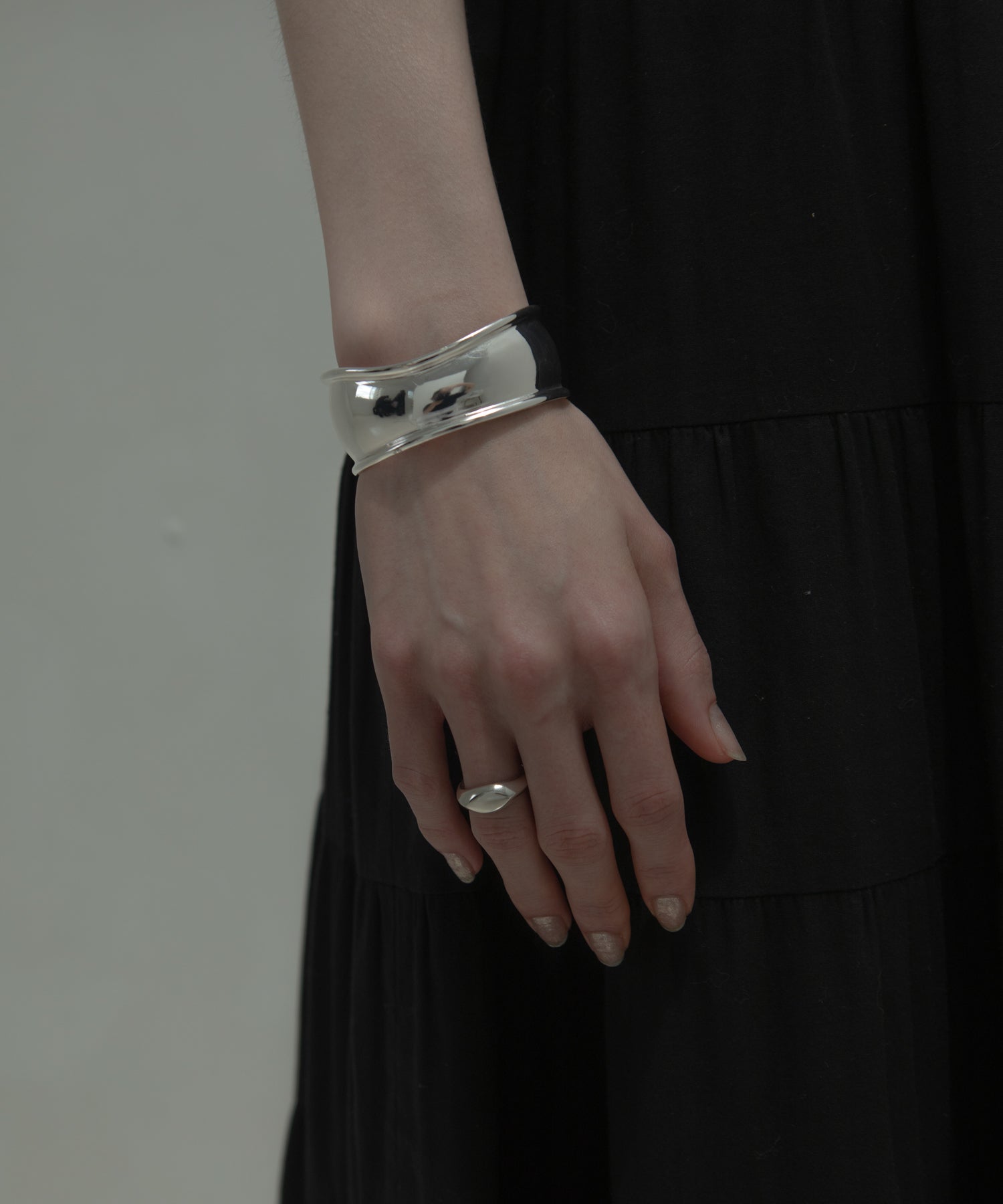 Metal Volume Bangle | 大人のための毎日使えるブレスレット通販