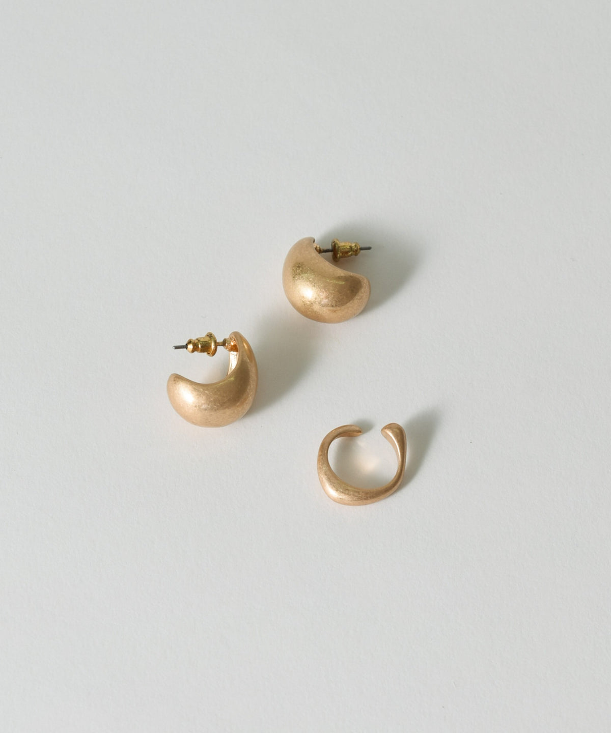 Mini Pendulum Ear Cuff & Uneven Long Ear Cuff | 大人の毎日使えるイヤーカフ通販 ...
