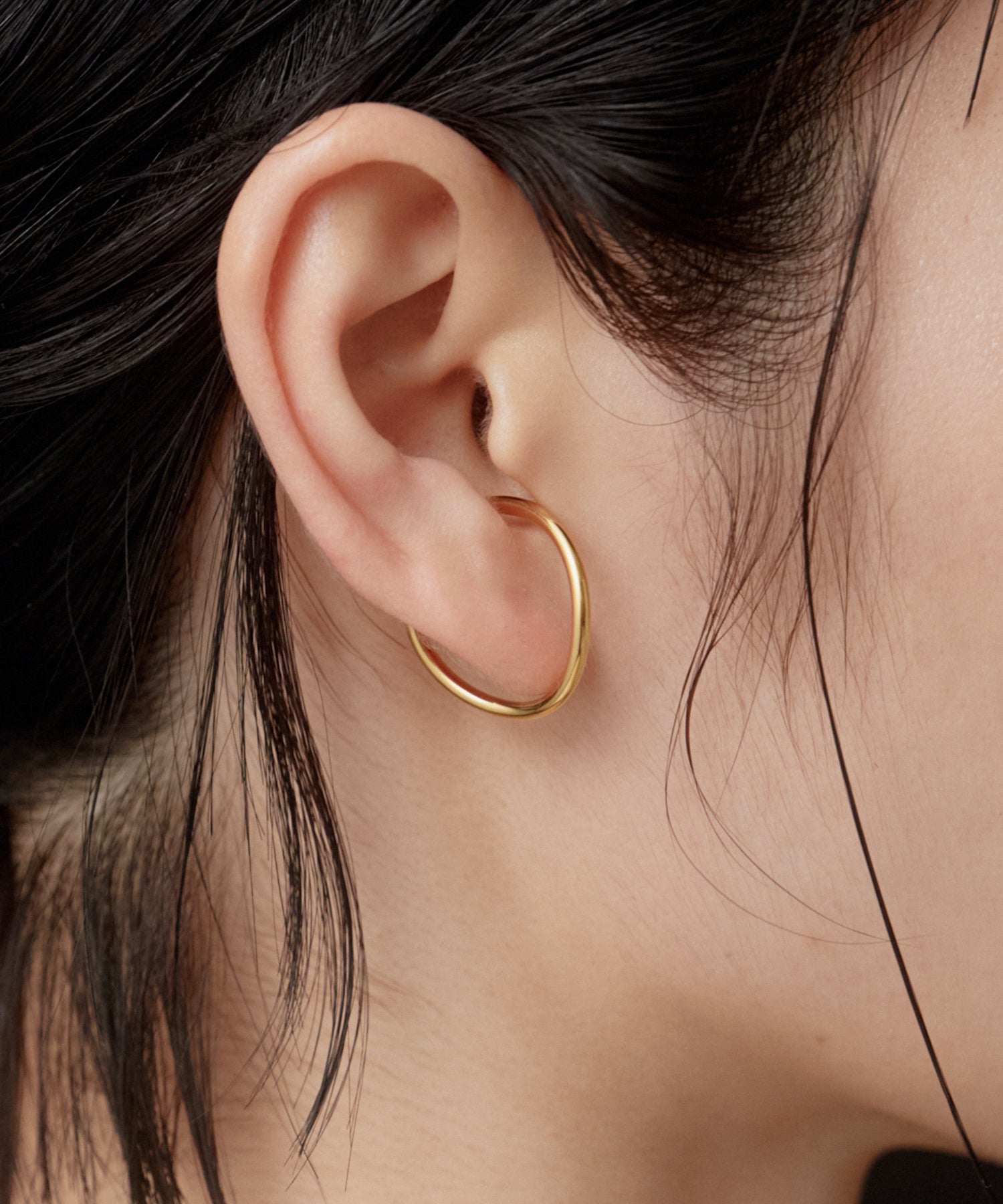 ※【SweetPea/両耳で揃う】Aデザイン 2㎝フープ 23石 全長4.5㎝ Nuance Hoop Ear Cuff［Stainless］（両耳分） | 大人の毎日使える