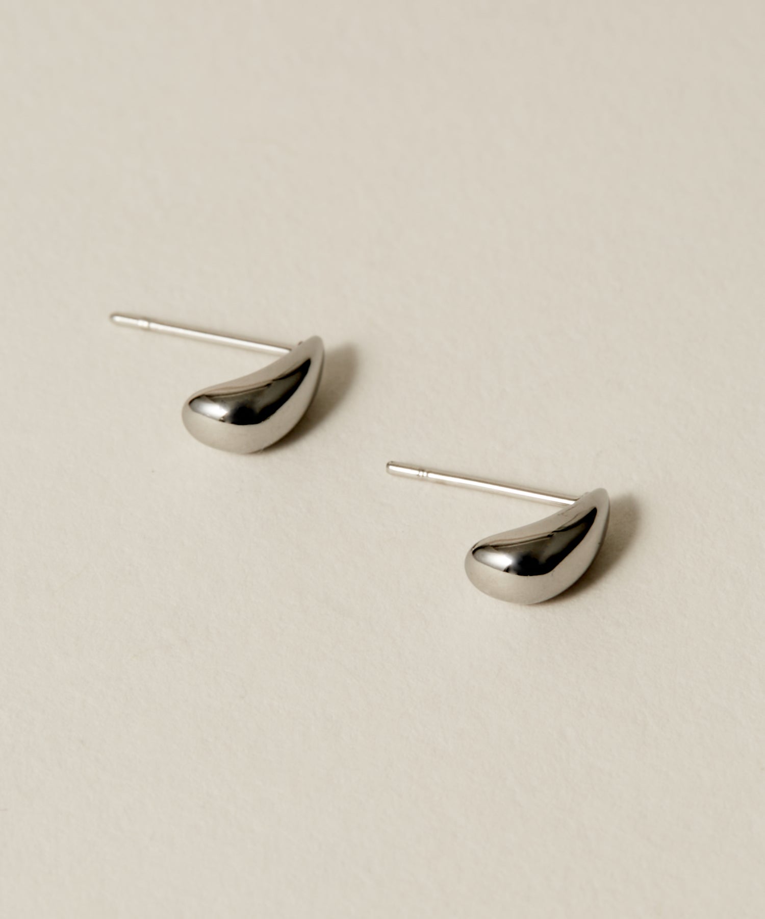 Tiny Drop Pierce［Stainless］ | 毎日使える大人のメンズピアス通販