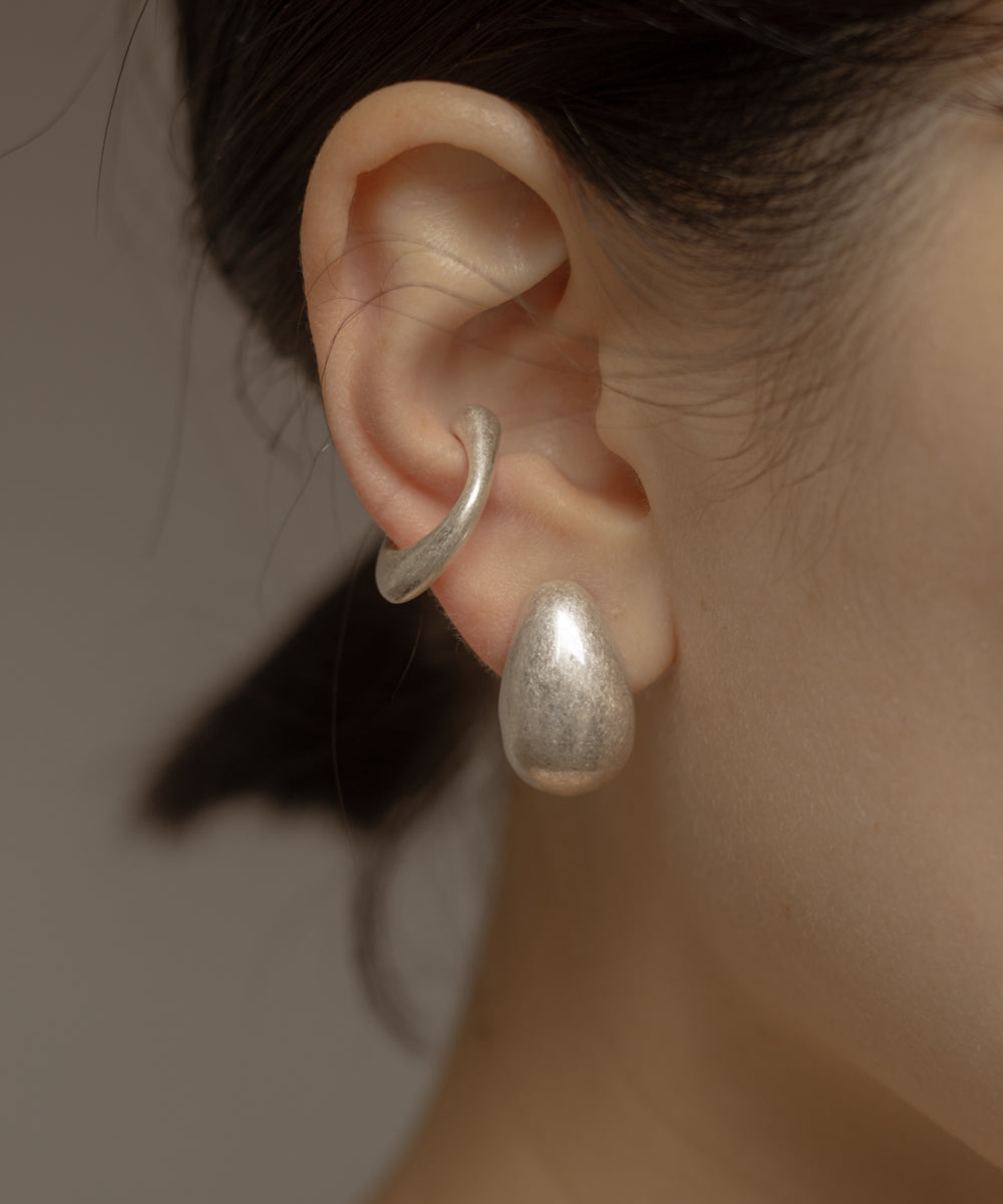 mini-pendulum-ear-cuff-volume-