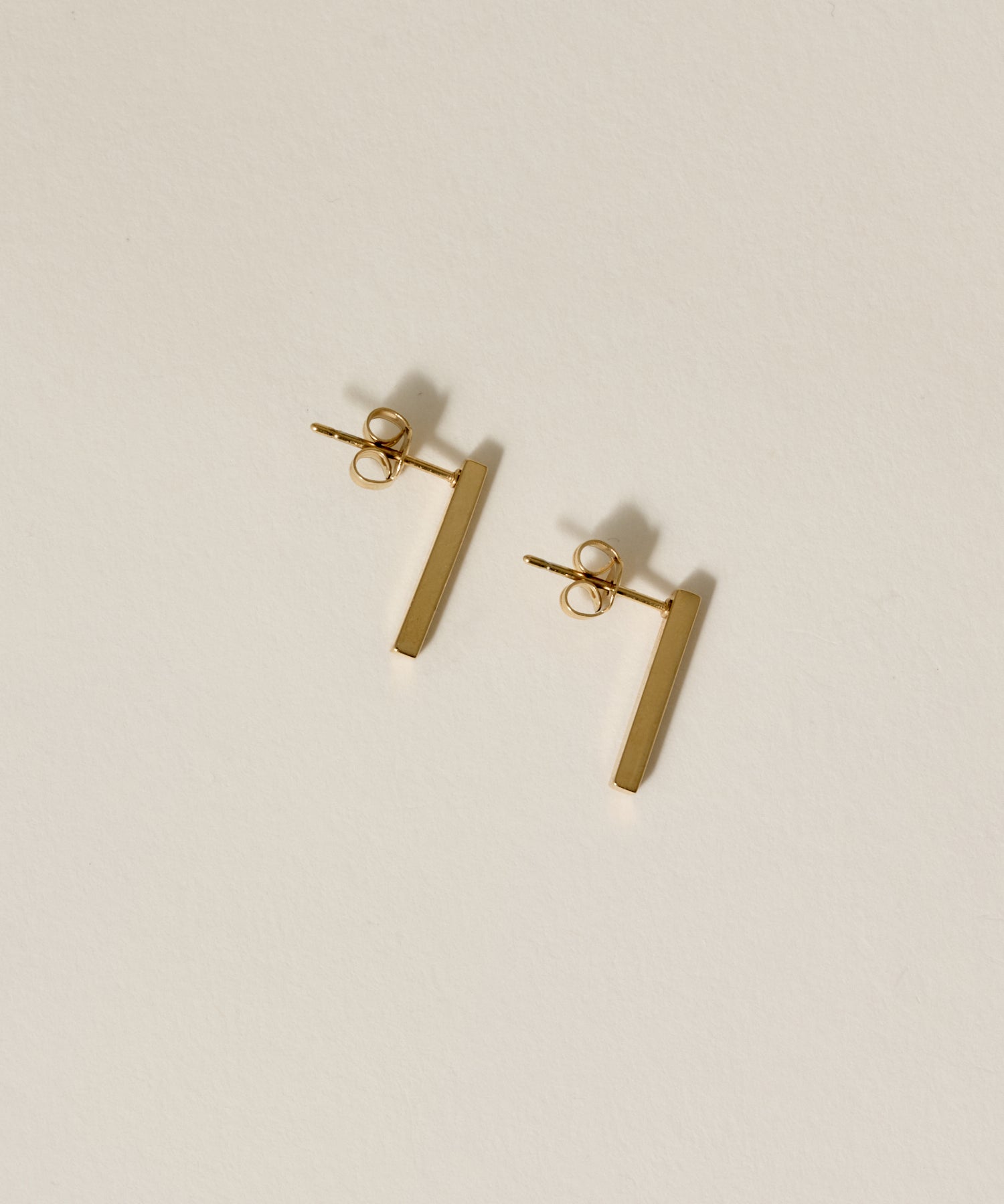 ゴールド スティック型ピアス❣️ Stick Pierce［Stainless］ | 大人のための毎日使えるピアス通販
