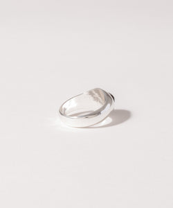 Oval Stone Motif Ring