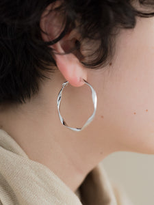 Twisted Large Hoop Pierce