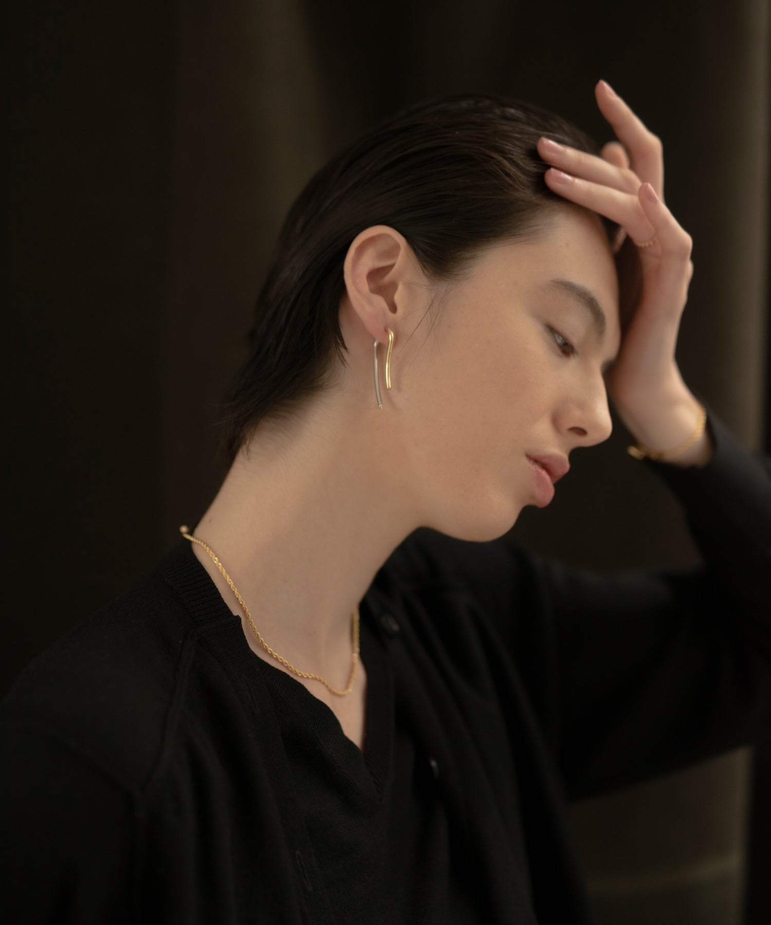 1637 PIERCE 大振りピアス 個性的 アート ブラック ロング パープル