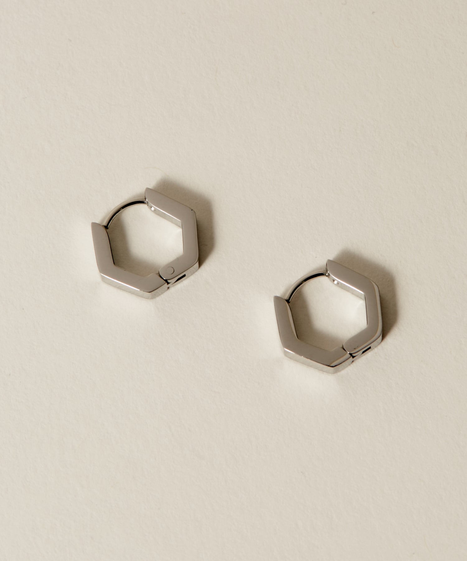 Hinged Hexagon Hoop Pierce［Stainless］ | 大人の毎日使えるピアス