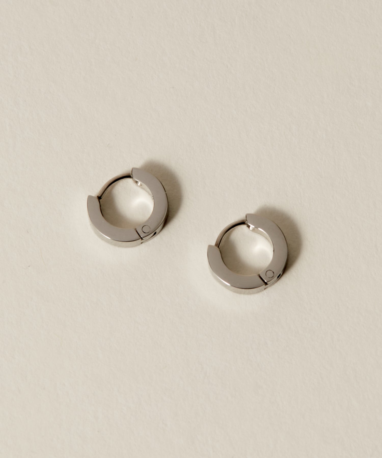 Hinged Mini Hoop Pierce［Stainless］ | 大人の毎日使えるピアス通販