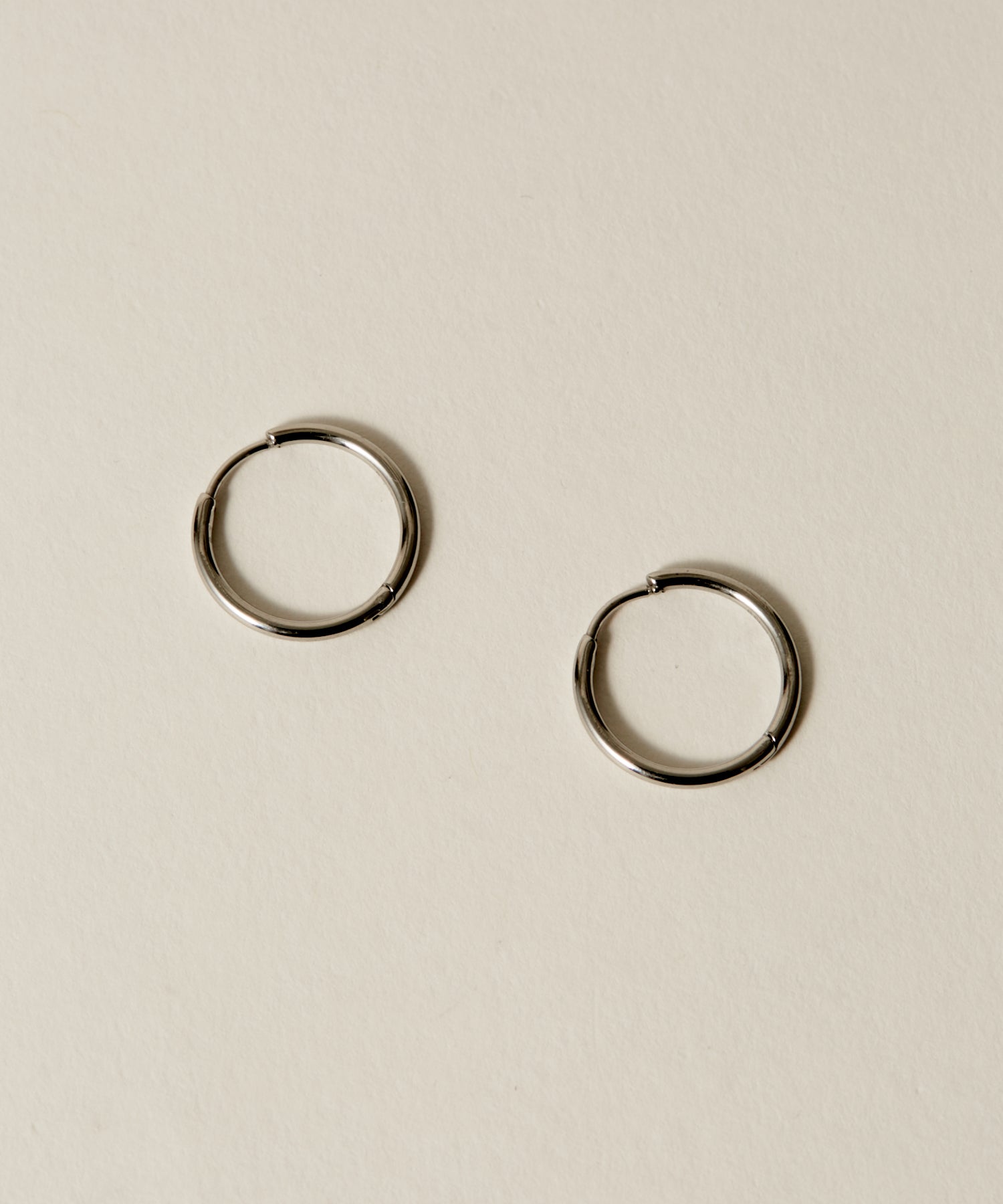 Hinged Thin Hoop Pierce［Stainless］ | 大人の毎日使えるピアス通販