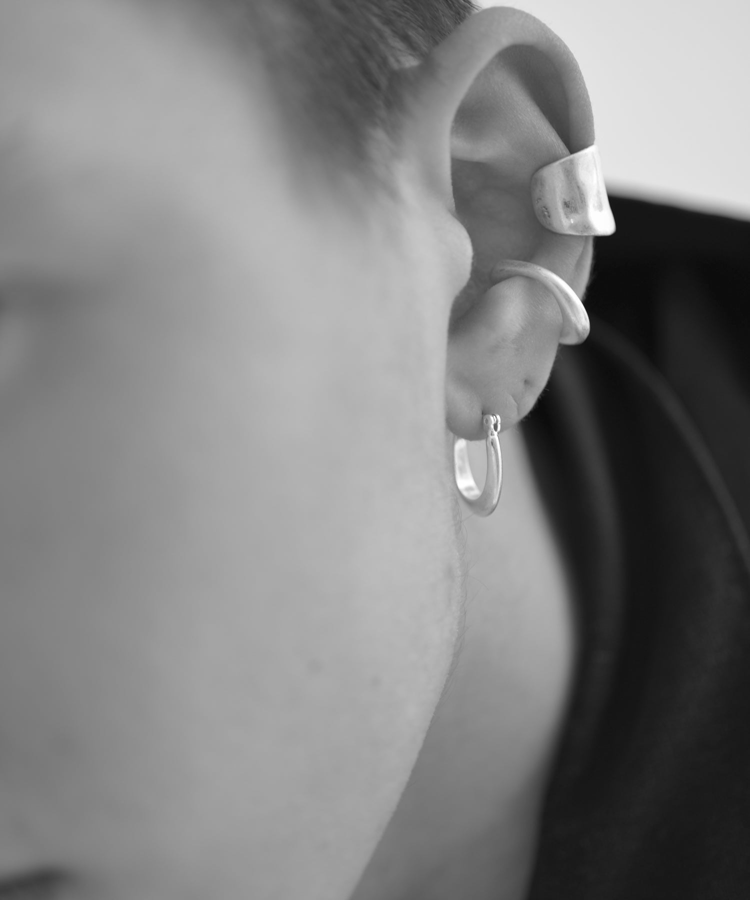 Mini Pendulum Ear Cuff | 大人のための毎日使えるイヤーカフ通販