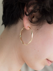Twisted Large Hoop Pierce